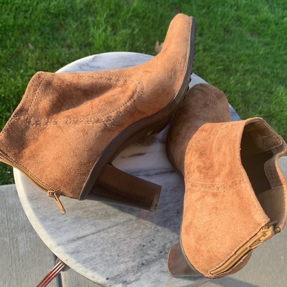 Franco Sarto suede & caramel color 2025-26 trending booties size 6M side zipper